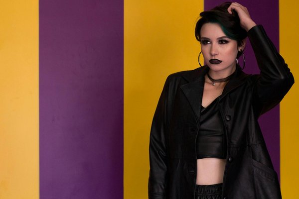 How do you make a traditional steak and kidney pie?