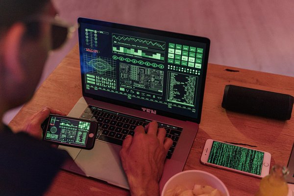 How is the UK leveraging blockchain for financial innovation?